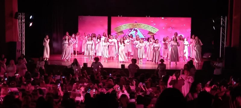 Triángulo de la Mujer, efectuó la 'Gran Gala Rosa' - 'Extravagante Gracia'. Foto: Alexander Santamaría