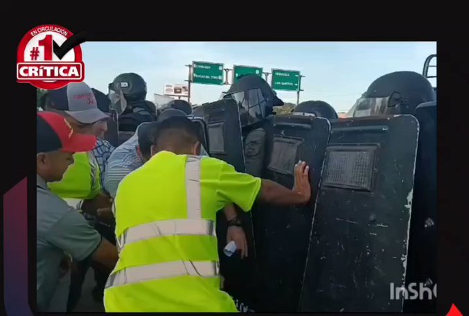 Los policías replegaron a los manifestantes,
