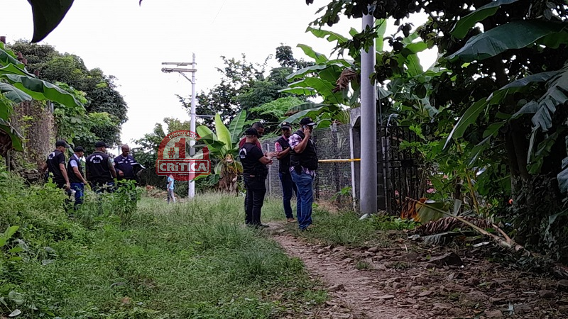 Bala perdida mata niña en el portal de su casa en Kuna Nega | Critica