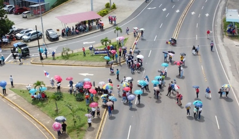 Los educadores de Herrera dicen no al contrato minero.