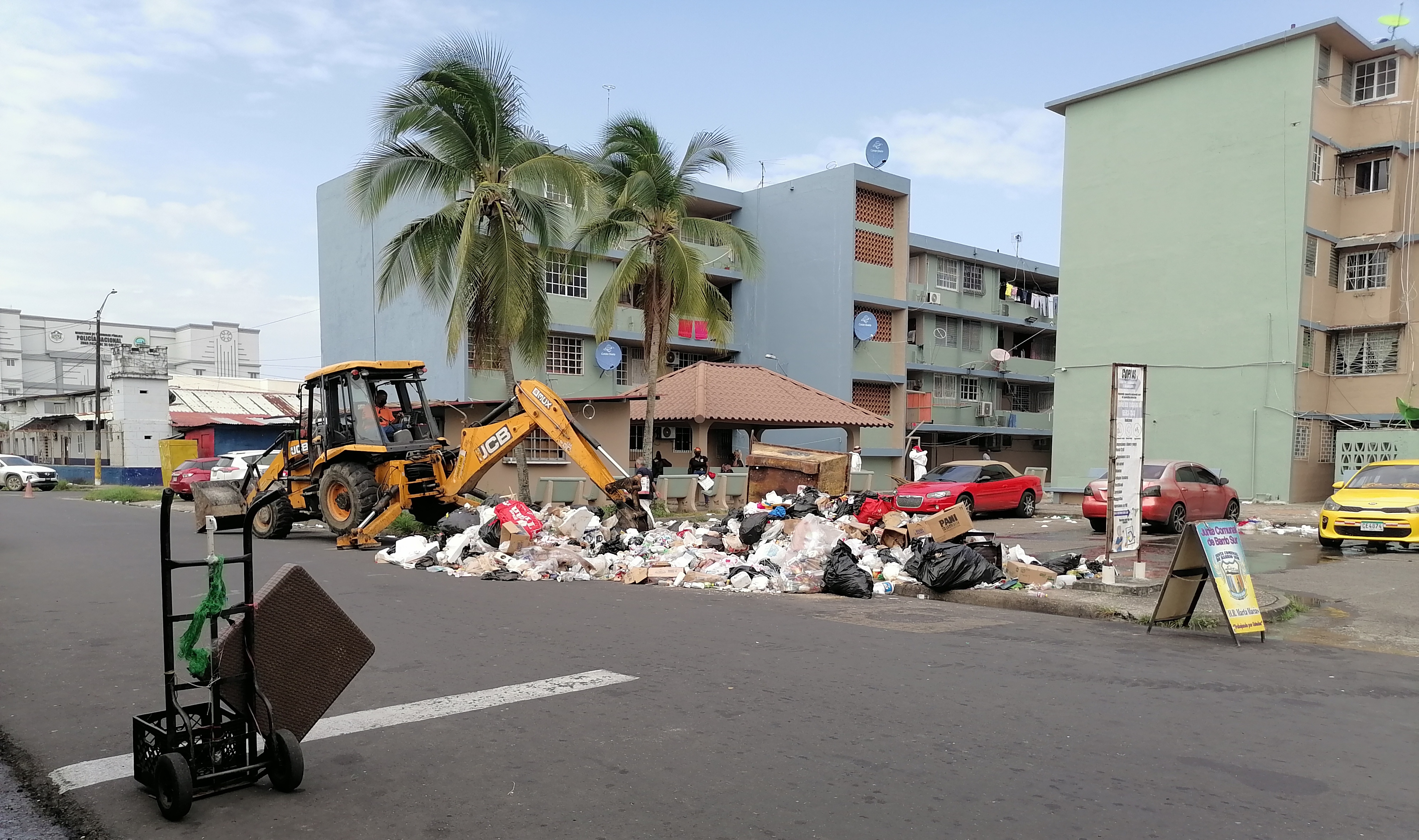 Basura acumulada en Colón.