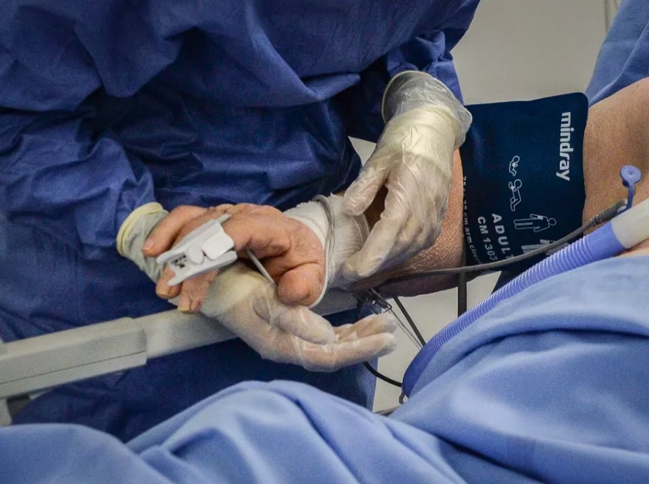 La monja  recibió atención médica y luego fue trasladada a un centro asistencial, donde permanece en estado crítico y con pronóstico reservado, registran medios locales. Imagen ilustrativa / EFE