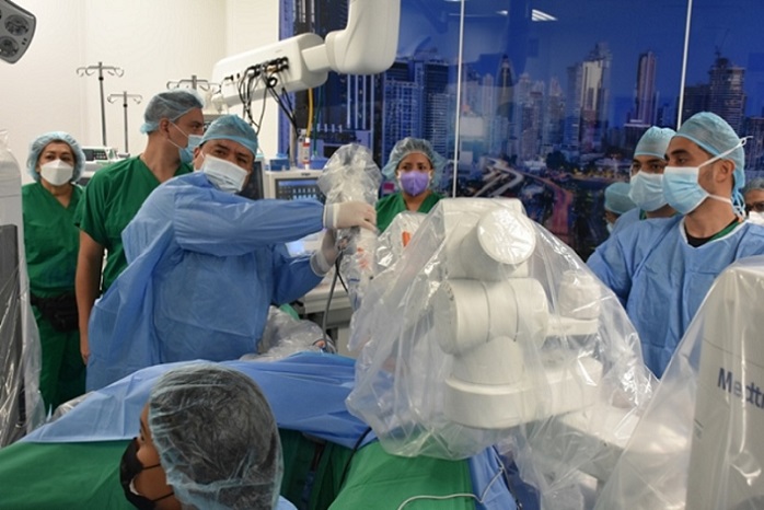 La cirugía robótica permite operar a 3 pacientes con cáncer diariamente
