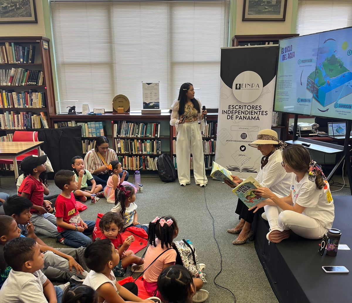  Segunda versión de la Feria Anual Literaria de EINPA en la Biblioteca del Canal de Panamá presidente Roberto F. Chiari, disfrutamos a plenitud de las sonrisas de los más pequeños con el cuentacuentos organizado por Los Cazalecturas. 