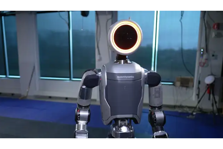 Robot humanoide Atlas aprende a cambiar su propia batería y reduce tiempos de inactividad