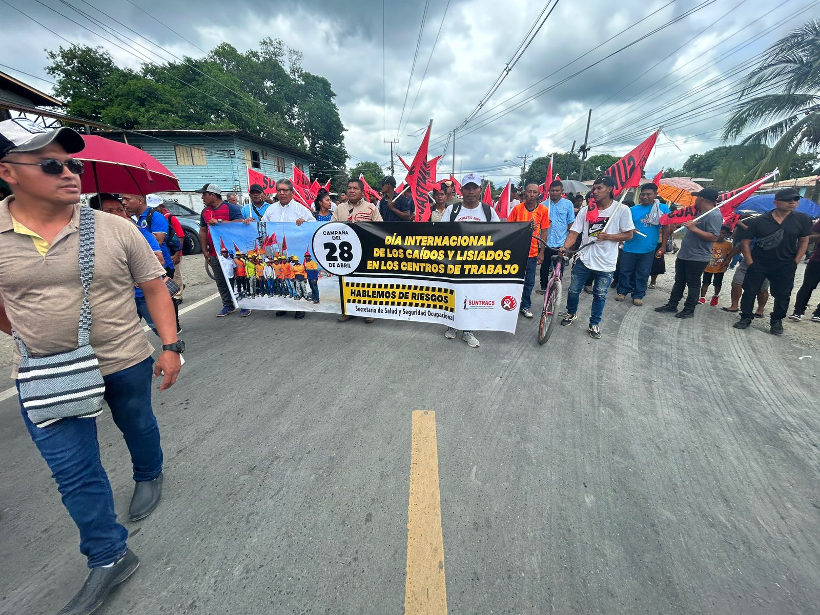 Trabajadores marchan en conmemoración del 1 de Mayo | Critica