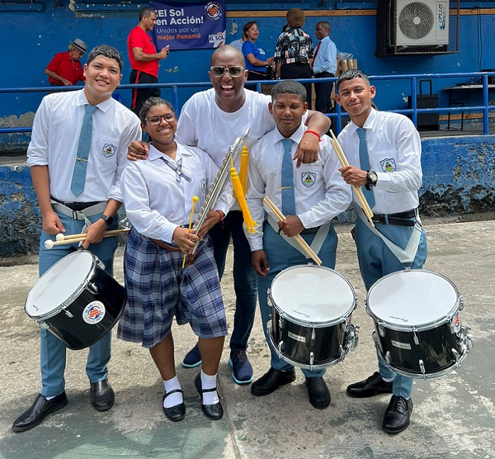 Una de las carencias más evidentes en la escuela era la ausencia de una banda musical.
