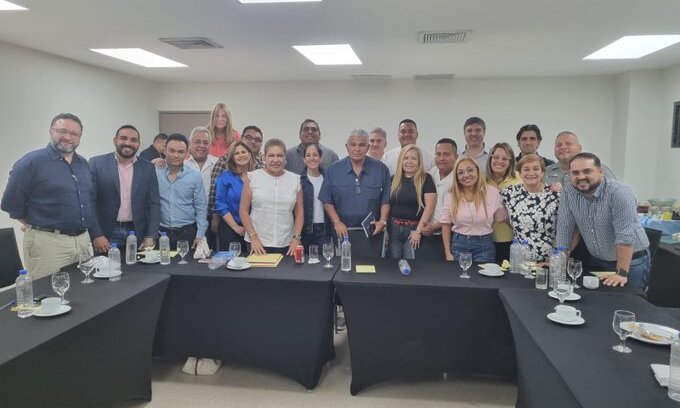 Mulino se reúne con directiva del partido Realizando Metas