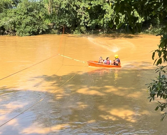 Rescatan a 11 personas sorprendidas por una cabeza de agua en el río Mamoní