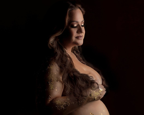 Kathy Phillips mostró en una hermosa sesión de fotos cómo avanza su embarazo. Foto: Instagram