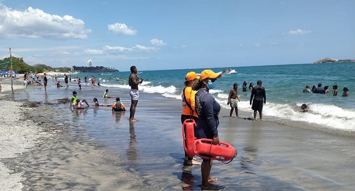 Los visitantes a  las playas mantener las medidas de precaución. (Foto:Ilustrativa)