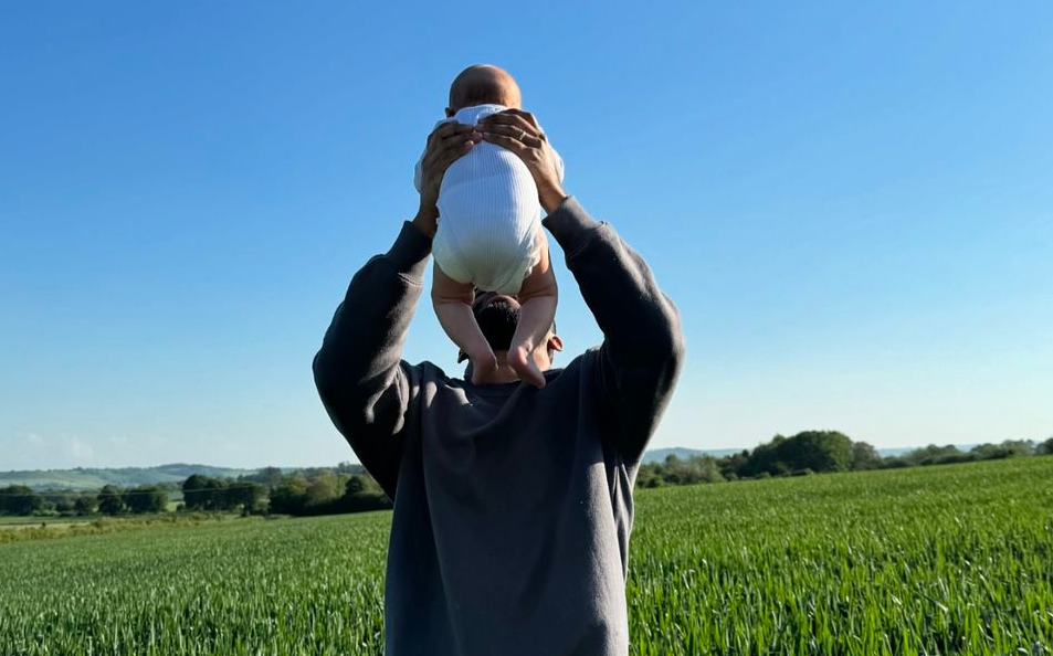 Celebra su primer Día del Padre. Foto: Instagram