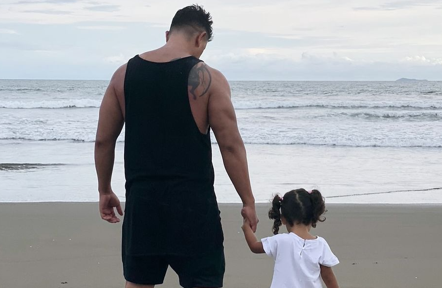 Así celebra Joey Montana su día. Foto: Instagram