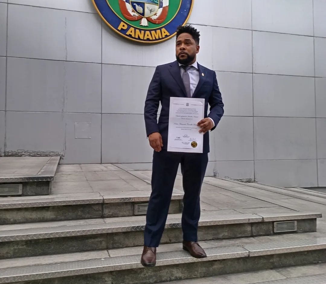 Robinho representada al género urbano en la Asamblea. Foto: Instagram