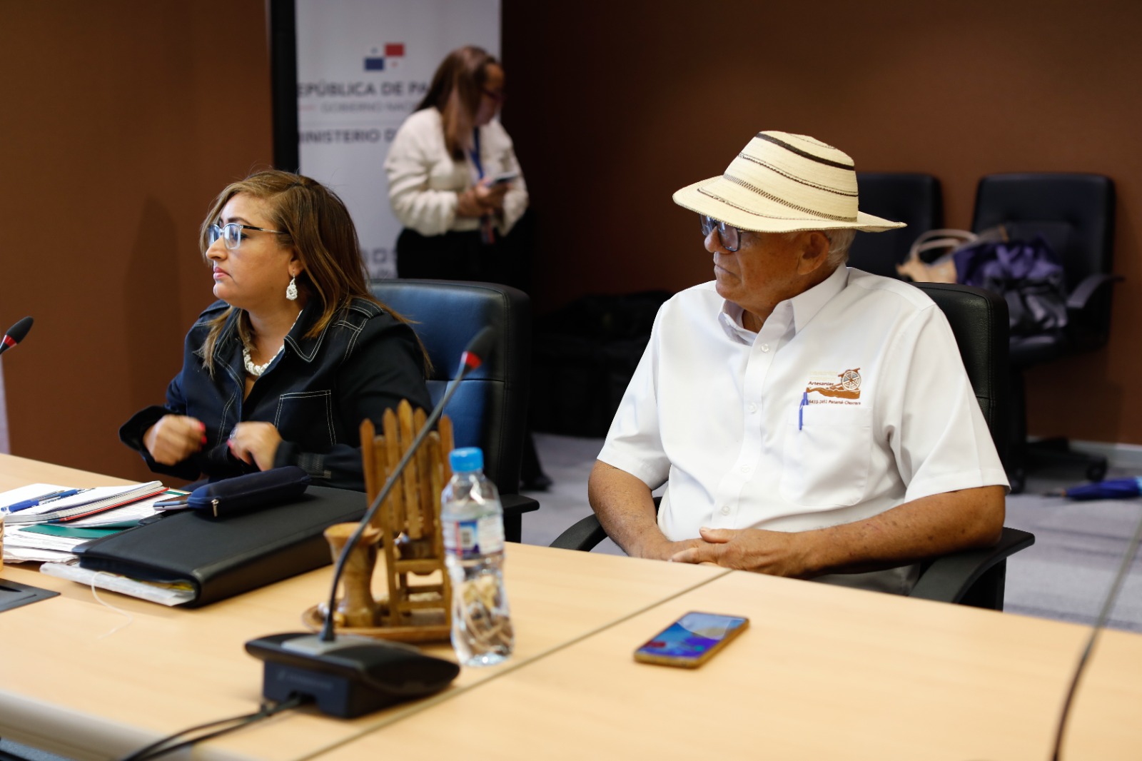 Reunión entre MiCultura y artesanos. Foto: Cortesía