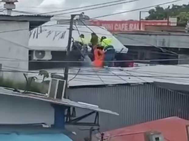 Soldador sufre quemaduras en manos y pies por descarga eléctrica | Critica