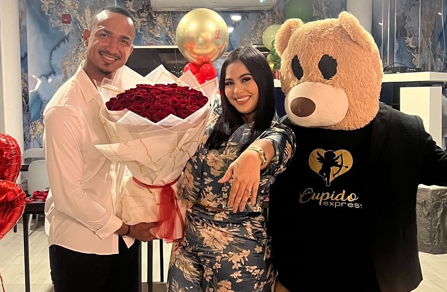 Tatiana Vélez muestra su anillo de compromiso. Foto: Instagram