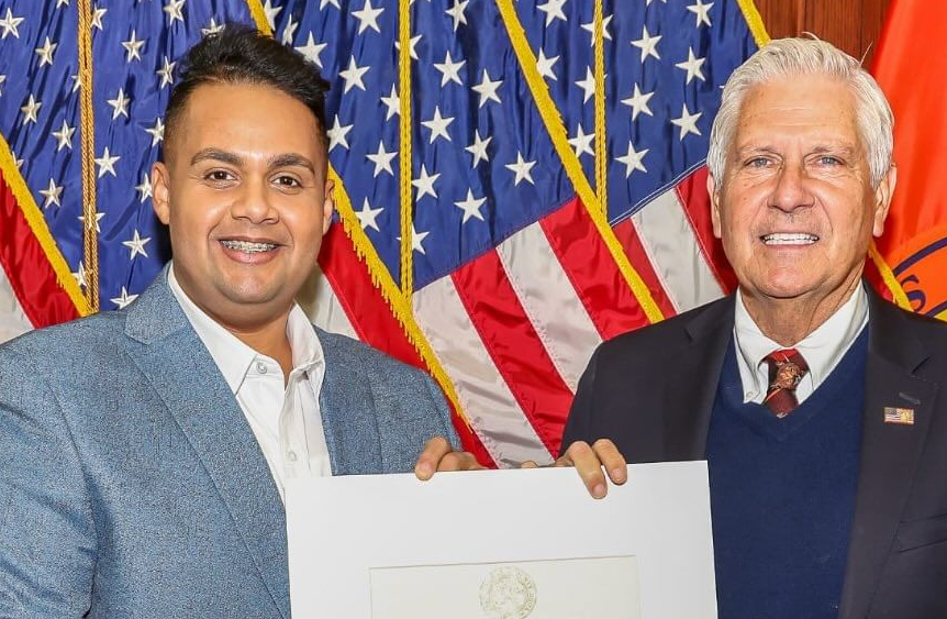 Chakatín recibe reconocimiento. Foto: Instagram