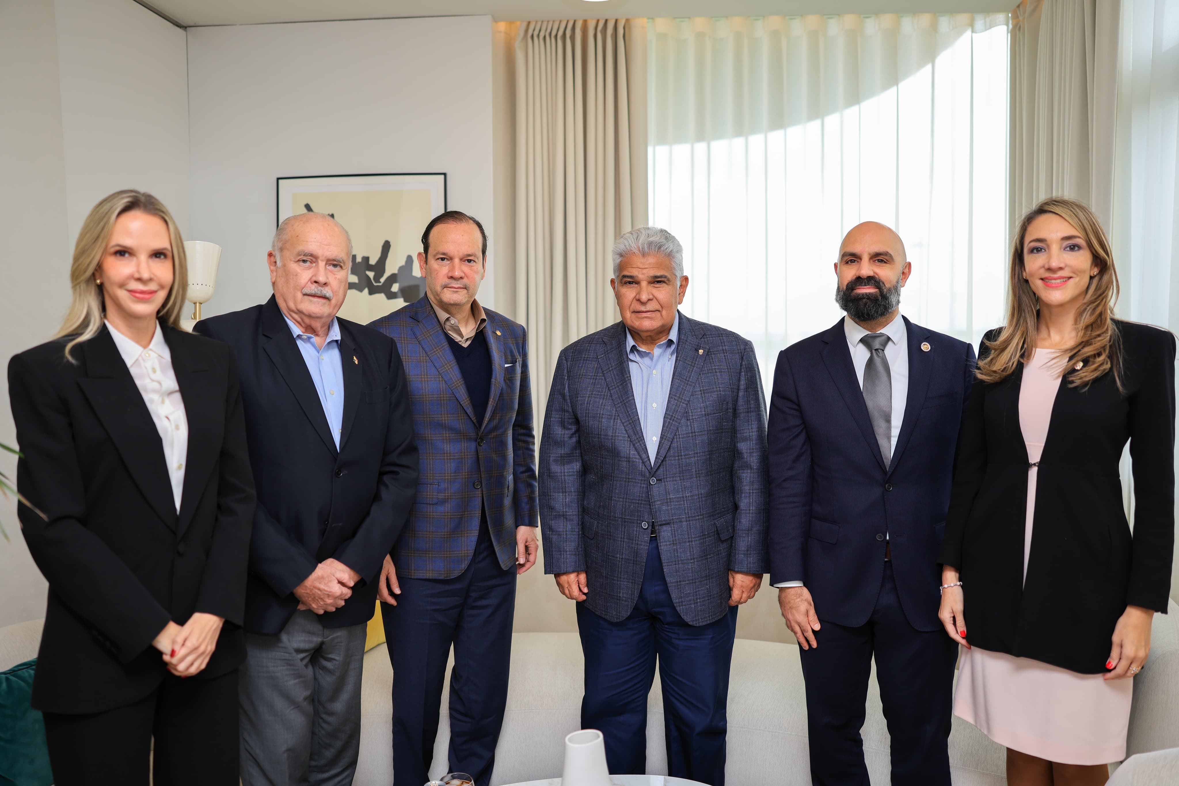 José Raúl Mulino inicia visita oficial a Francia para fortalecer relaciones diplomáticas