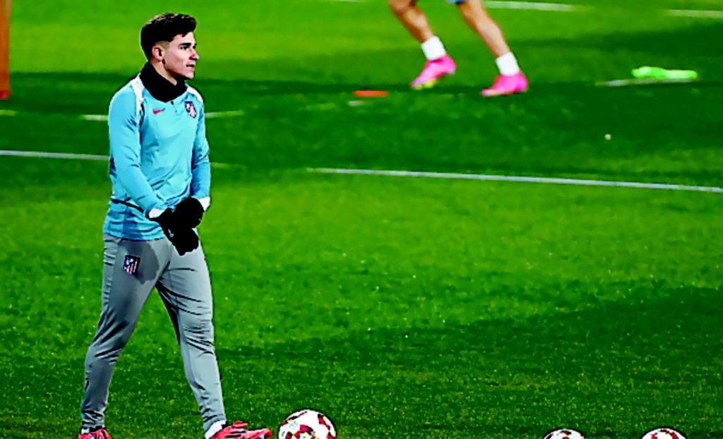 Julián Álvarez, en un ejercicio del entrenamiento. 