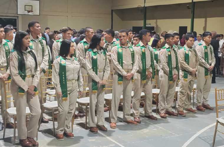 58 estudiantes recibieron sus certificados de Bachiller Agropecuario.