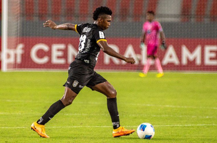 Héctor Hurtado, jugador del CAI, actual campeón de la LPF.