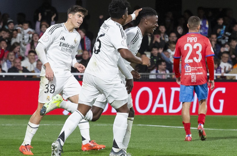 Jugadores del Real celebran un gol.