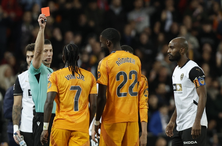 Vinicius vio la roja ante el Valencia.