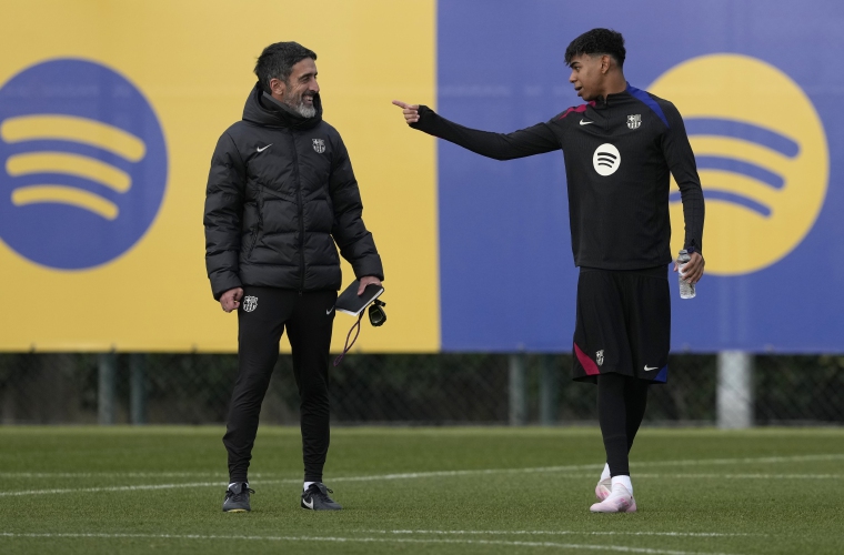 Lamine Yamal durante los entrenamientos.