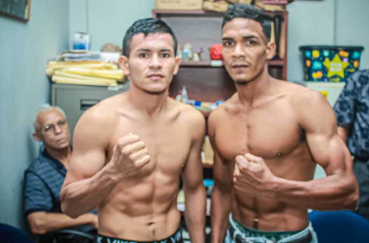 Abdiel ‘El Cuco’ Mojica (izq.) y Santos Villar se medirán en uno de los pleitos preliminares. 