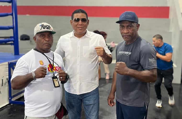 El presidente de la Afiliación de Entrenadores de Boxeo de Panamá, Gerardo Murillo (c) adelantó que se realizará una gira por los gimnasios a nivel nacional.