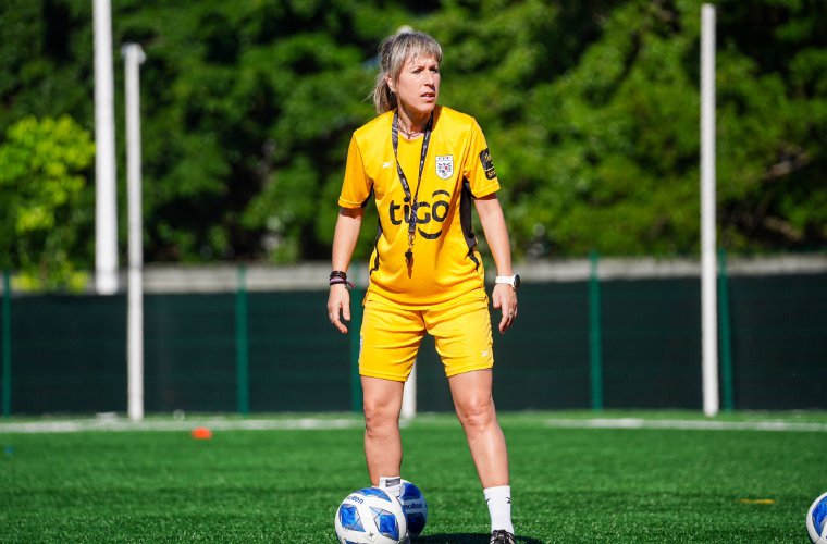 Natalia Guitérrez, DT de la femenina Sub-20.