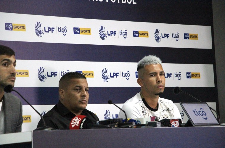 El DT Franklin Narváez y el capitán del CAI, Sergio Ramírez.