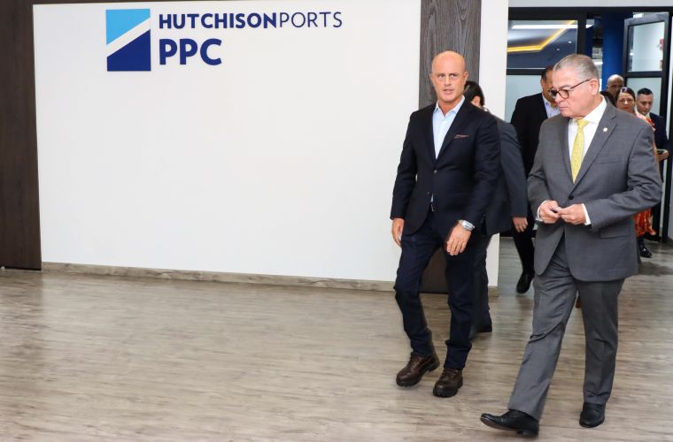 El contralor, Anel Flores, acompañado de una decena de auditores, se trasladó a las instalaciones de la filial de la empresa china Hutchison Ports, donde comenzó la auditoría.