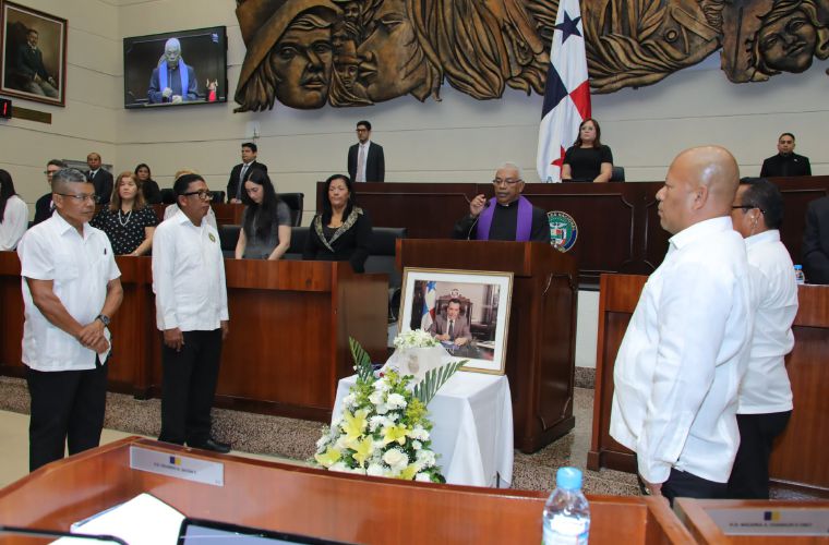 El Órgano Legislativo rindió sesión solemne en memoria de Carlos Arellano Lennox. 