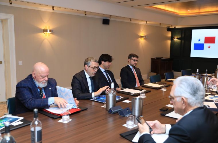 Un grupo de empresas líderes de Italia se reunieron ayer en la ciudad de Roma con representantes del Gobierno de Panamá.
