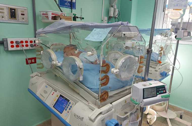 El equipo del banco recoge la leche directamente en sus hogares de las madres donantes.