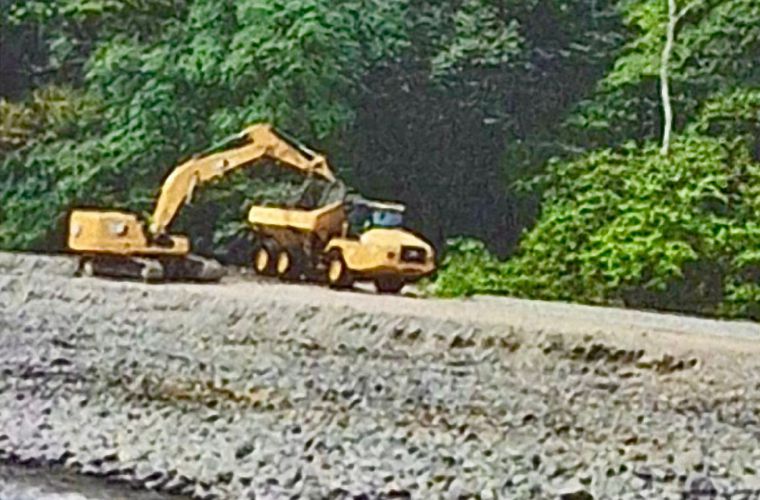 La gravilla se estaba extrayendo del cauce alto del río San Félix. 