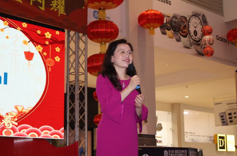 Embajadora de China, Xue Xueyuan. 
