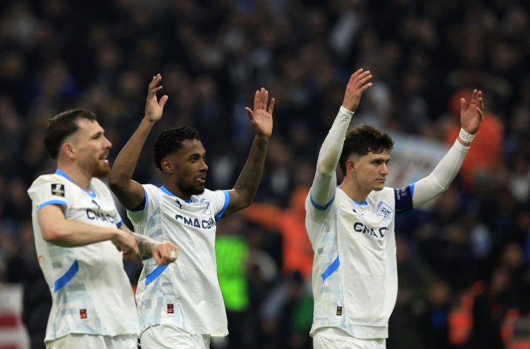 Amir Murillo (c) festeja el triunfo.