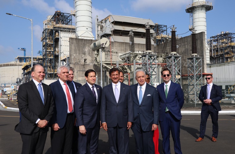 Marco Rubio con directivos a AES, en planta de Colón.