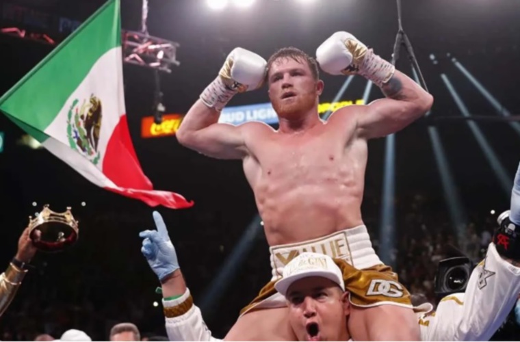 El astro mexicano del boxeo, Saúl ‘Canelo’ Álvarez es actualmente el campeón mundial supermediano de la Asociación Mundial de Boxeo, la Organización Mundial de Boxeo y el Consejo Mundial de Boxeo.