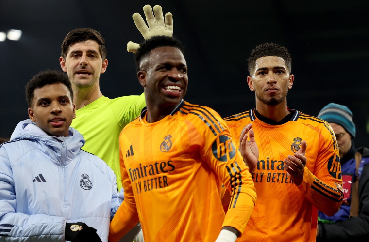 Rodrygo, Thibaut Courtois, Vinicius Junior y Jude Bellingham festejan.
