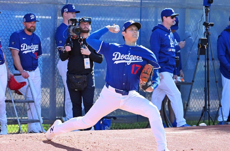 El japonés Shohei Ohtani voverá a tener doble rol en la temporada 2025 de las Grandes Ligas, ya que lanzará y bateará.