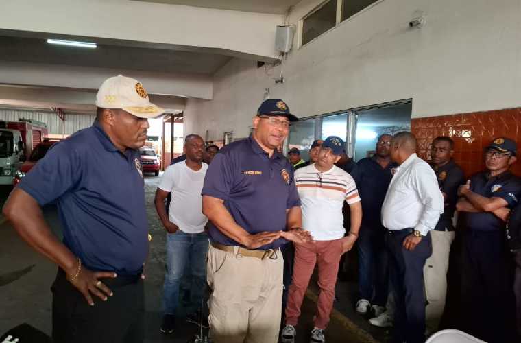 Víctor Álvarez, comandante jefe de los Bomberos de Panamá, se trasladó a Colón.