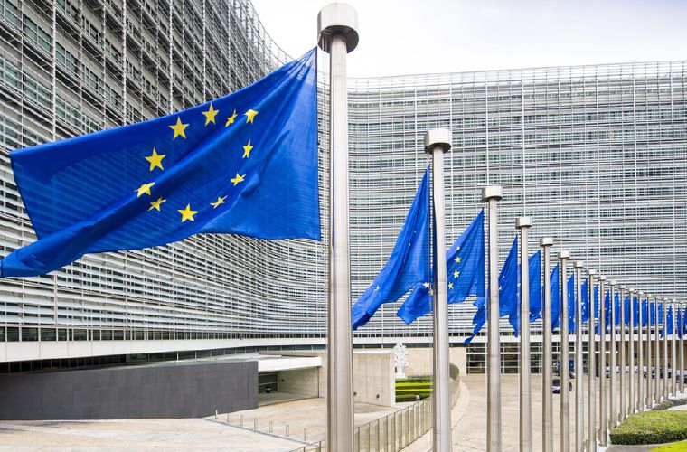 Figurar en la lista no conlleva sanciones económicas, más allá de la prohibición de que los fondos europeos transiten por entidades radicadas en estas jurisdicciones.