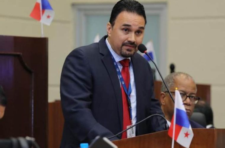 Director ejecutivo nacional de Administración y Finanzas de la CSS, César Herrera.