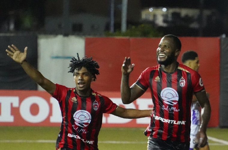 Los académicos lideran la conferencia Este.