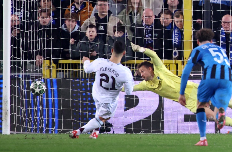 Marco Asensio marca contra el Brujas.