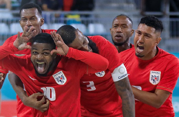 Maquensi festeja su gol.